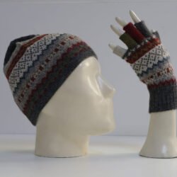 baby-alpaca-hat-fingerless-with-design